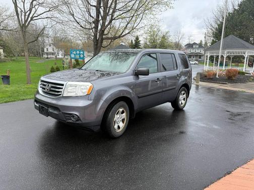 Gray 2015 Honda Pilot LX