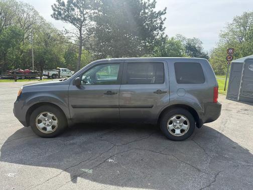 Gray 2015 Honda Pilot LX