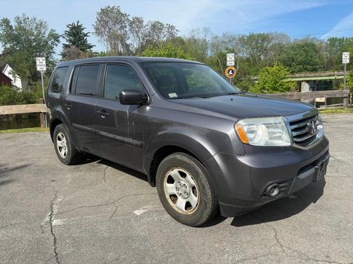 Gray 2015 Honda Pilot LX