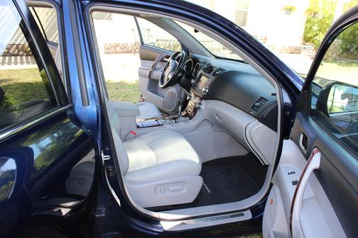 Blue 2011 Toyota Highlander Limited