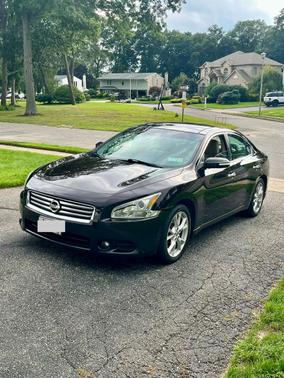 Black 2014 Nissan Maxima SV
