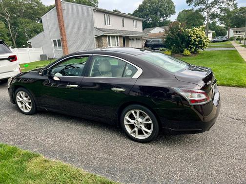 Black 2014 Nissan Maxima SV