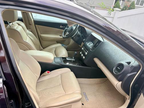 Black 2014 Nissan Maxima SV