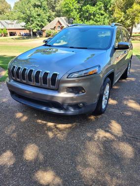 Beige 2016 Jeep Cherokee Latitude