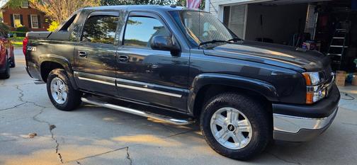 Gray 2005 Chevrolet Avalanche 1500 Z71
