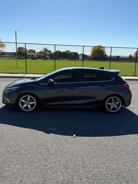 Gray 2017 Chevrolet Cruze LT