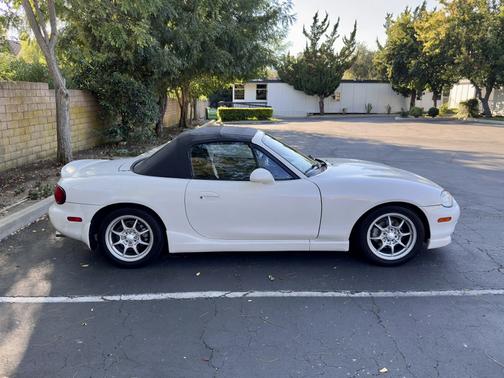 1999 Mazda MX-5 Miata Base