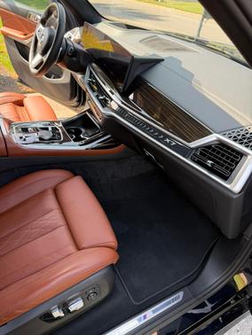 Black 2024 BMW X7 xDrive40i