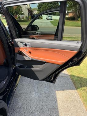 Black 2024 BMW X7 xDrive40i