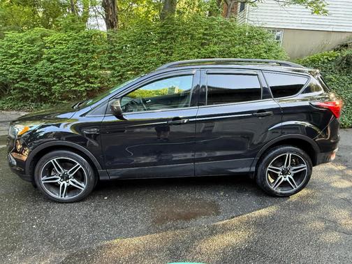 Black 2019 Ford Escape SEL