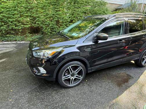 Black 2019 Ford Escape SEL