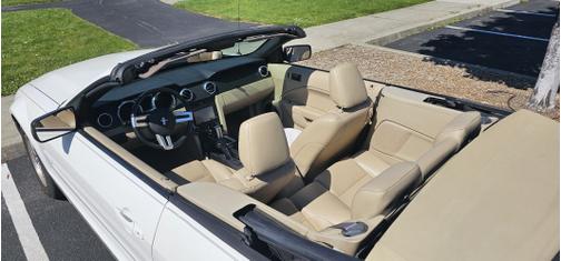 2007 Ford Mustang Deluxe