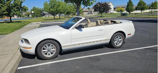 2007 Ford Mustang Deluxe