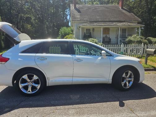 White 2010 Toyota Venza Base