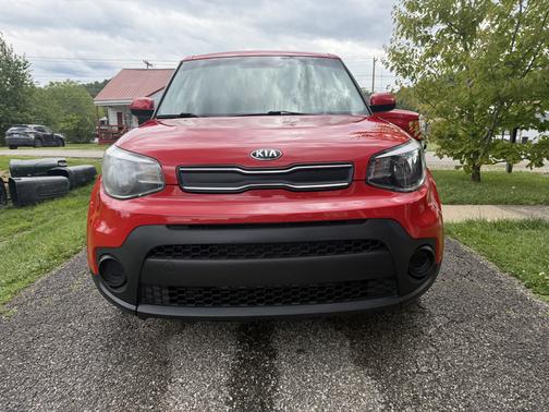 Red 2019 Kia Soul Base