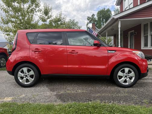 Red 2019 Kia Soul Base