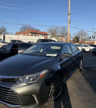 Beige 2018 Toyota Avalon Limited