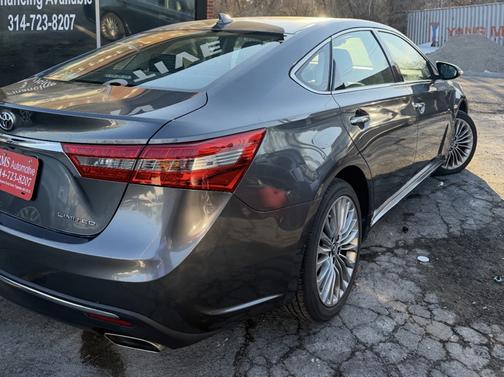 Beige 2018 Toyota Avalon Limited