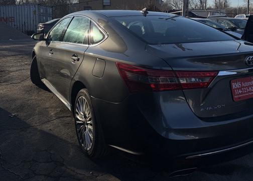 Beige 2018 Toyota Avalon Limited