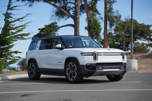 2025 Rivian R1S Adventure Dual-Motor Max Pack