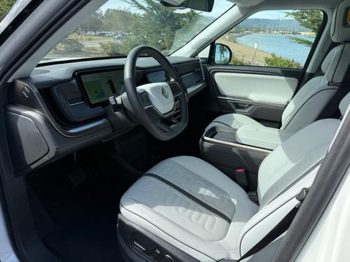 2025 Rivian R1S Adventure Dual-Motor Max Pack