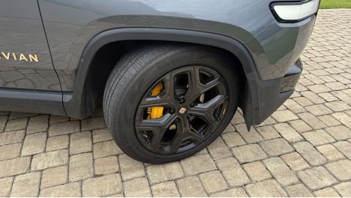 2023 Rivian R1T Adventure Quad-Motor Large Package