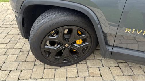2023 Rivian R1T Adventure Quad-Motor Large Package