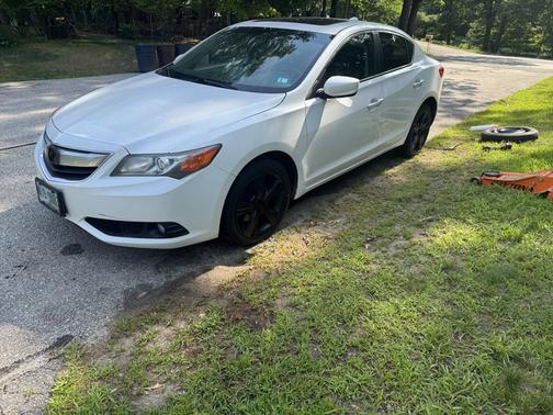 White 2014 Acura ILX 2.4L w/Premium Package