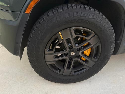 2023 Rivian R1T Adventure Quad-Motor Large Package