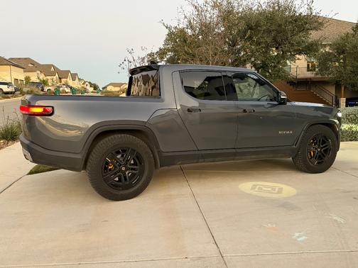 2023 Rivian R1T Adventure Quad-Motor Large Package