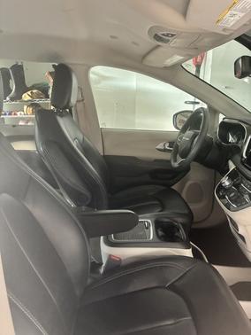 Black 2023 Chrysler Pacifica Touring L