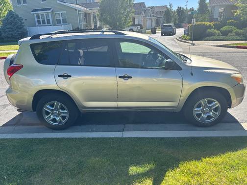 Gold 2006 Toyota RAV4 Base