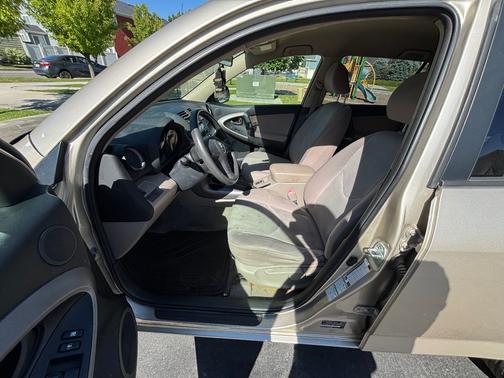 Gold 2006 Toyota RAV4 Base