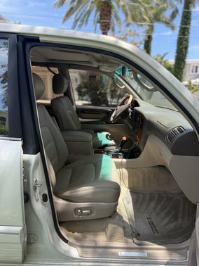 White 2000 Lexus LX 470 Base