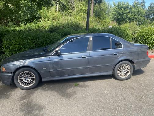 Gray 2001 BMW 530 i