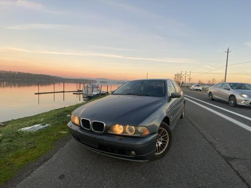 Gray 2001 BMW 530 i