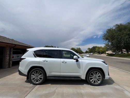2025 Lexus LX 700h Ultra Luxury