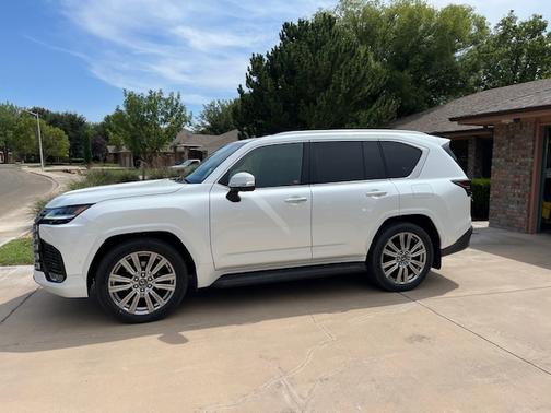 2025 Lexus LX 700h Ultra Luxury