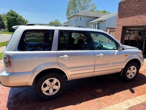 Silver 2008 Honda Pilot VP