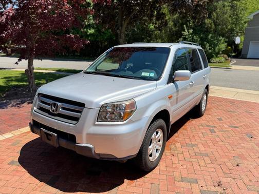 Silver 2008 Honda Pilot VP