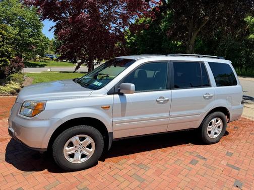 Silver 2008 Honda Pilot VP