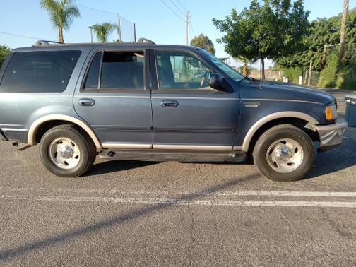 Blue 1998 Ford Expedition XLT 4WD
