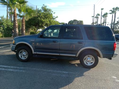 Blue 1998 Ford Expedition XLT 4WD