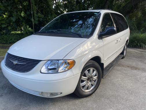 2004 Chrysler Town & Country Touring