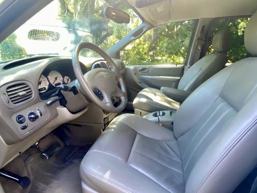 2004 Chrysler Town & Country Touring