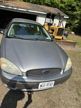 Gray 2007 Ford Taurus SE