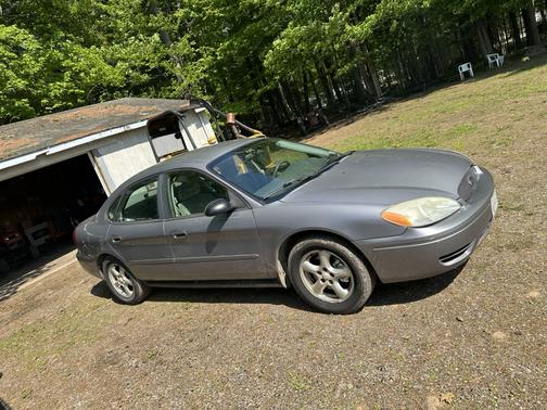 Gray 2007 Ford Taurus SE