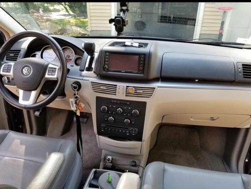 Blue 2014 Volkswagen Routan SE