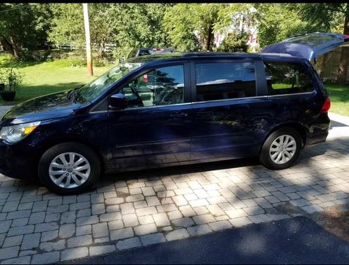 Blue 2014 Volkswagen Routan SE
