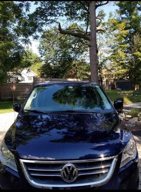 Blue 2014 Volkswagen Routan SE